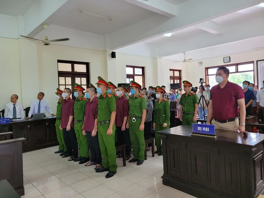 Các bị cáo tại phiên tòa không đồng ý với các hành vi phạm tội trong cáo trạng Các bị cáo tại phiên tòa không đồng ý với các hành vi phạm tội trong cáo trạng