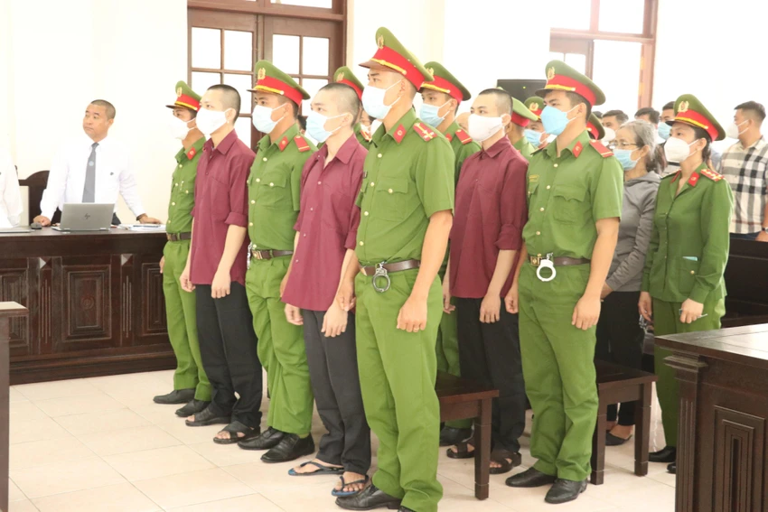 Các bị cáo sẽ đưa ra xét xử vào lúc 14 giờ chiều ngày 20-7 Các bị cáo sẽ đưa ra xét xử vào lúc 14 giờ chiều ngày 20-7