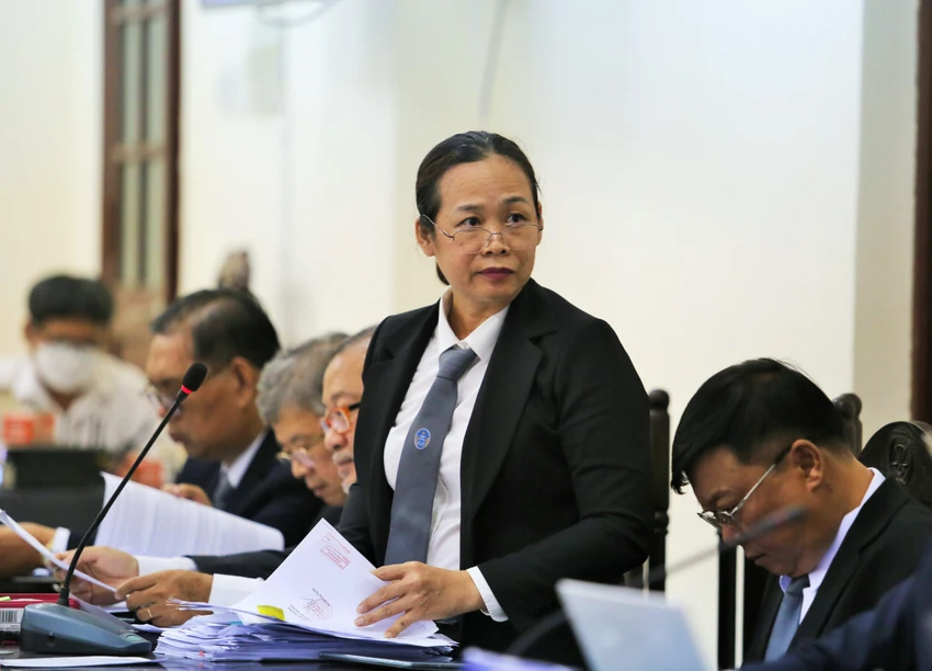 Luật sư Ngô Thị Hoàng Anh một trong hai luật sư bị tấn công sau phiên xét xử chiều ngày 20-7 Luật sư Ngô Thị Hoàng Anh một trong hai luật sư bị tấn công sau phiên xét xử chiều ngày 20-7