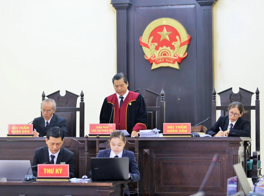 HĐXX quyết định phiên tòa tiếp tục xét xử với phần tranh luận HĐXX quyết định phiên tòa tiếp tục xét xử với phần tranh luận