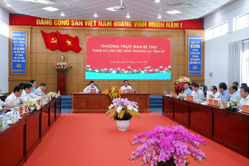 Thường trực Ban Bí thư Võ Văn Thưởng làm việc với Ban Thường vụ Tỉnh ủy Long An. Ảnh: HD Thường trực Ban Bí thư Võ Văn Thưởng làm việc với Ban Thường vụ Tỉnh ủy Long An. Ảnh: HD