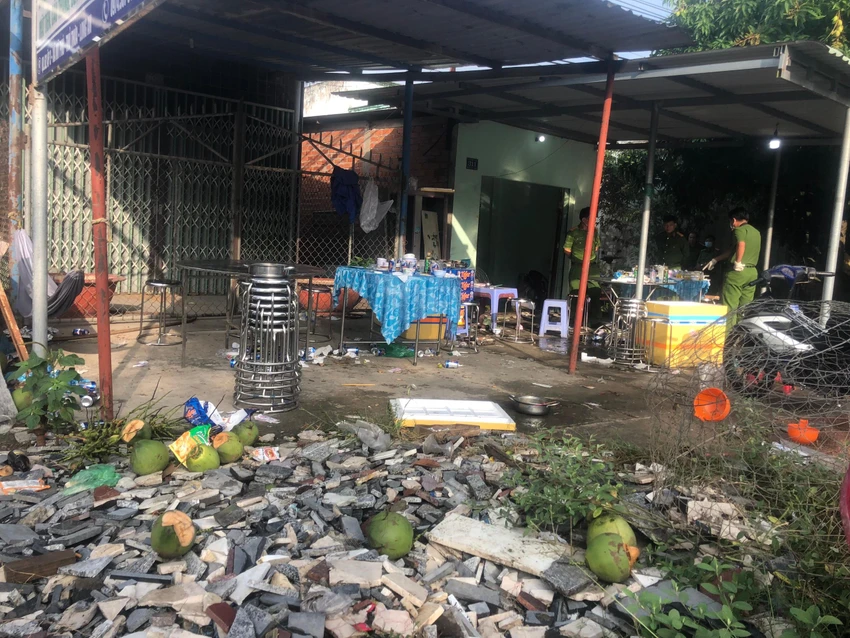 Hiện trường vụ án làm một thanh niên tử vong 2 thanh niên dính đạn. Ảnh: HD Hiện trường vụ án làm một thanh niên tử vong 2 thanh niên dính đạn. Ảnh: HD