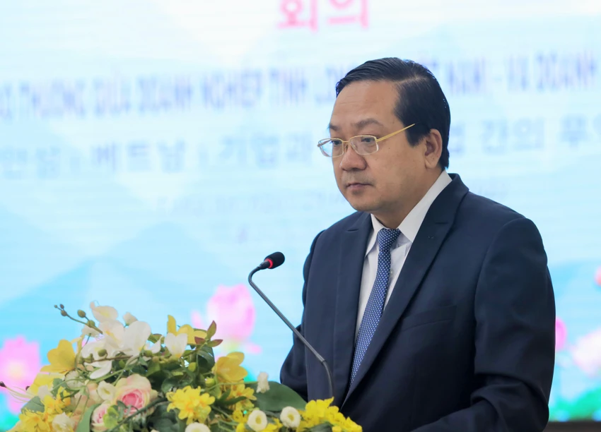 Ông Nguyễn Minh Lâm - PCT UBND tỉnh Long An phát biểu tại hội nghị. Ảnh: HUỲNH DU Ông Nguyễn Minh Lâm - PCT UBND tỉnh Long An phát biểu tại hội nghị. Ảnh: HUỲNH DU