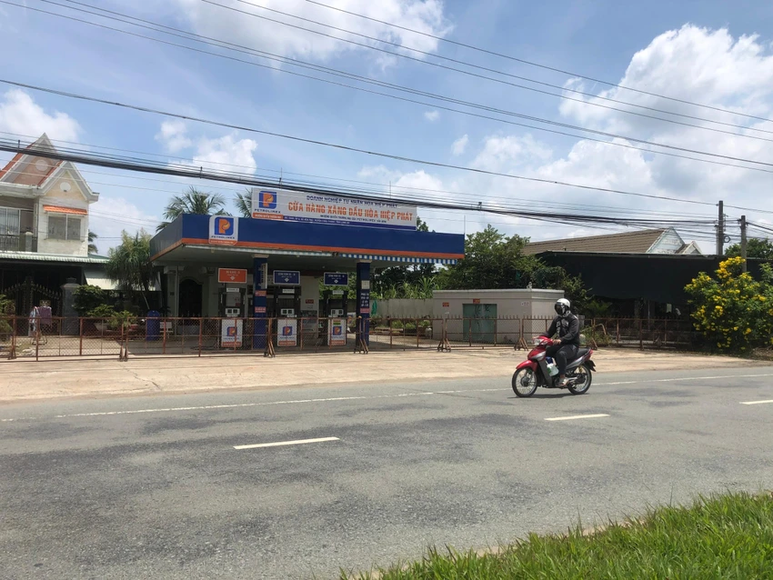 Một số cửa hàng kinh doanh xăng dầu trên địa bàn Long An ngưng bán. Ảnh: HUỲNH DU Một số cửa hàng kinh doanh xăng dầu trên địa bàn Long An ngưng bán. Ảnh: HUỲNH DU