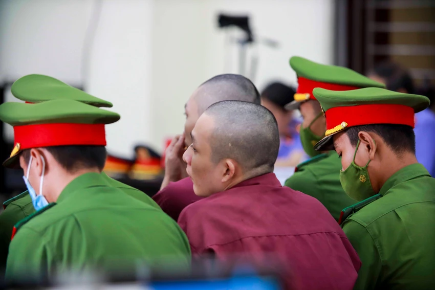 Các bị cáo lắng nghe phần bào chữa của các luật sư. Ảnh: HUỲNH DU Các bị cáo lắng nghe phần bào chữa của các luật sư. Ảnh: HUỲNH DU