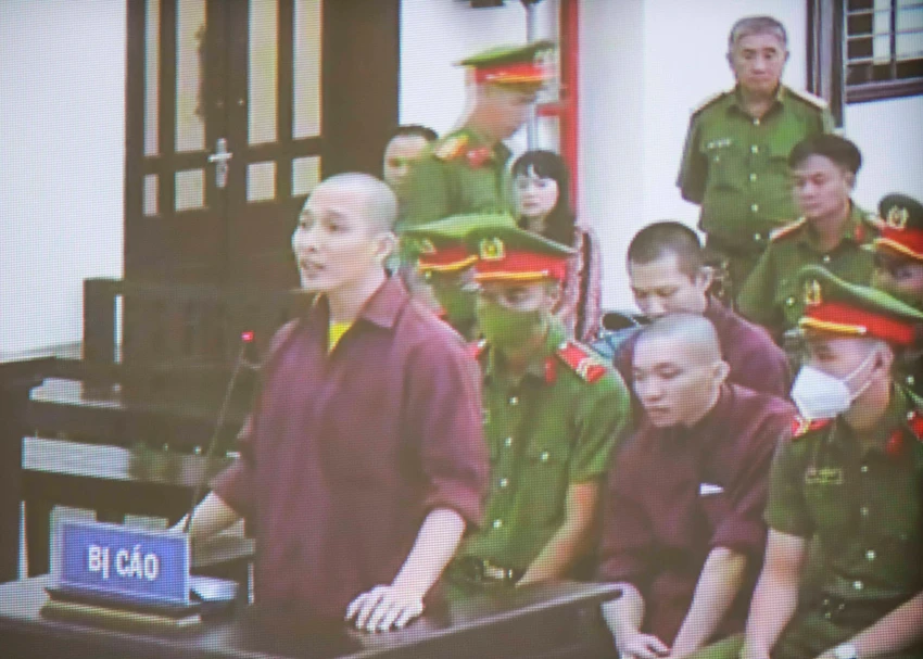 Các bị cáo tại phiên tòa ngày 3-11. Ảnh: HUỲNH DU Các bị cáo tại phiên tòa ngày 3-11. Ảnh: HUỲNH DU