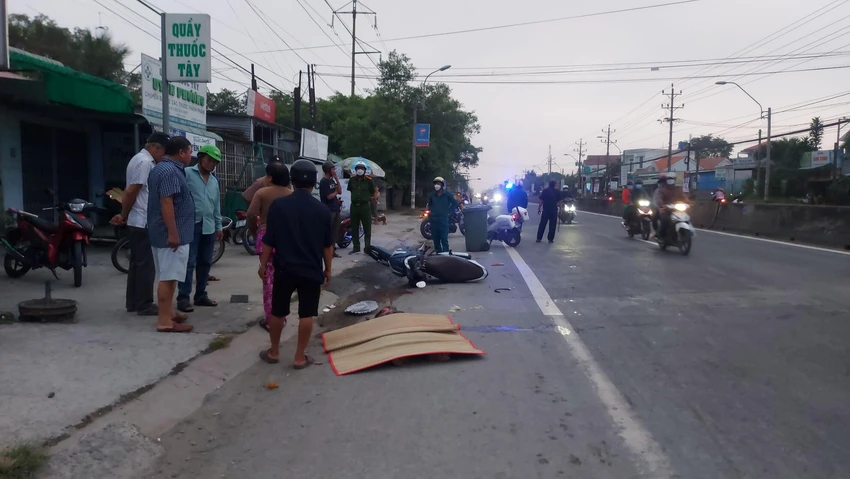 Hiện trường vụ tai nạn, khiến bà D tử vong tại chỗ. Ảnh: LÊ DUY Hiện trường vụ tai nạn, khiến bà D tử vong tại chỗ. Ảnh: LÊ DUY