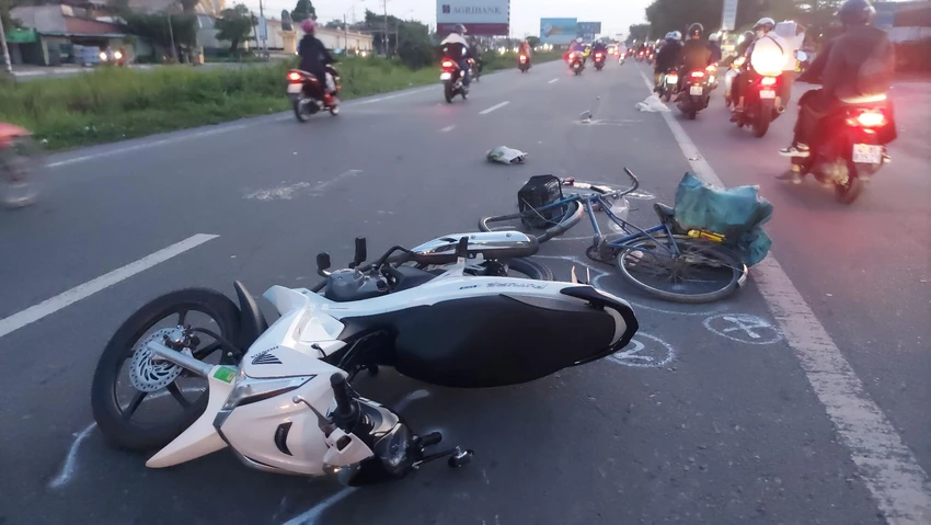 Hiện trường vụ tai nạn xảy ra vào chiều ngày 5-11. Ảnh: LÊ DUY Hiện trường vụ tai nạn xảy ra vào chiều ngày 5-11. Ảnh: LÊ DUY