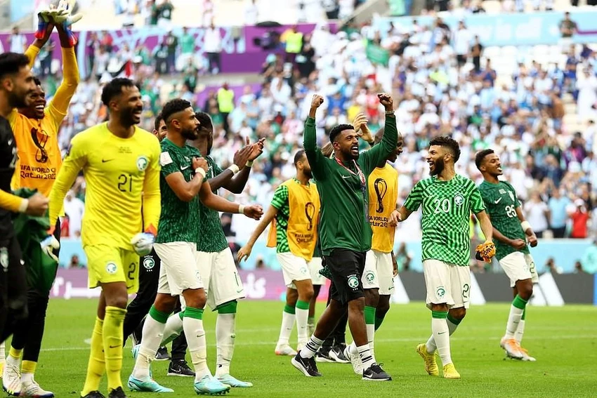 Các cầu thủ Saudi Arabia vui mừng sau chiến thắng 2-1 trước Argentina. Ảnh: REUTERS