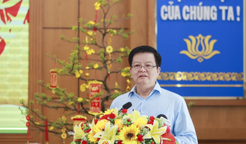 Phó Trưởng ban Thường trực Ban Tổ chức Trung ương Mai Văn Chính đánh giá cao những kết quả tỉnh Long An đạt được trong năm qua. Ảnh: HUỲNH DU Phó Trưởng ban Thường trực Ban Tổ chức Trung ương Mai Văn Chính đánh giá cao những kết quả tỉnh Long An đạt được trong năm qua. Ảnh: HUỲNH DU