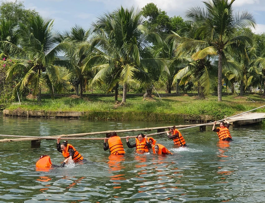 Khu du lịch sinh thái Chavi Garden đã có hơn 1.000 khách đến đây vui chơi giải trí. Ảnh: HUỲNH DU Khu du lịch sinh thái Chavi Garden đã có hơn 1.000 khách đến đây vui chơi giải trí. Ảnh: HUỲNH DU