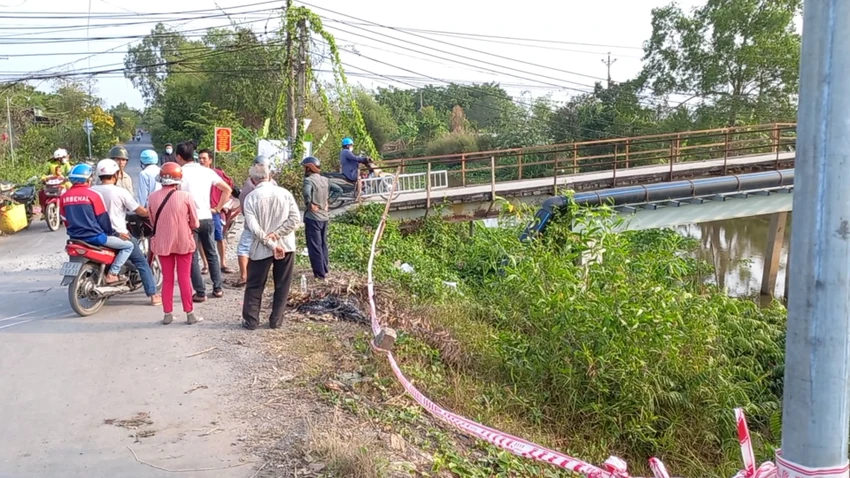 Hiện trường nơi hai thanh niên tử vong. Ảnh: ĐỨC THỊNH Hiện trường nơi hai thanh niên tử vong. Ảnh: ĐỨC THỊNH