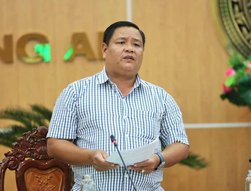 Giám đốc Sở GTVT, Phó trưởng Ban ATGT tỉnh Đặng Hoàng Tuấn phát biểu tại hội nghị