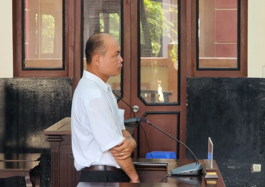 Nguyễn Ngọc Chẩn tại phiên tòa xét xử. Ảnh: CTV Nguyên thiếu tá nhận hối lộ