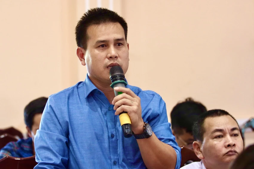 Anh Phan Thanh Quang, công ty TNHH Avery Dennison RIS Việt Nam, huyện Cần Giuộc, ý kiến về nạn tín dụng đen và đòi nợ thuê. Ảnh: HUỲNH DU Anh Phan Thanh Quang, công ty TNHH Avery Dennison RIS Việt Nam, huyện Cần Giuộc, ý kiến về nạn tín dụng đen và đòi nợ thuê