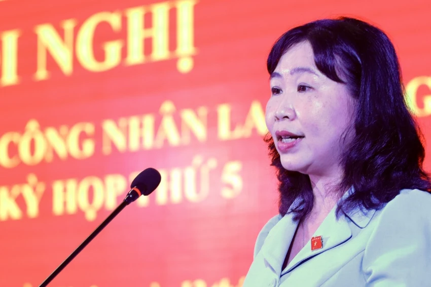 Bà Lê Thị Song An Phó Trưởng đoàn ĐBQH tỉnh Long An thông tin dự kiến chương trình kỳ họp thứ 5. Ảnh: HUỲNH DU Bà Lê Thị Song An Phó Trưởng đoàn ĐBQH tỉnh Long An thông tin dự kiến chương trình kỳ họp thứ 5