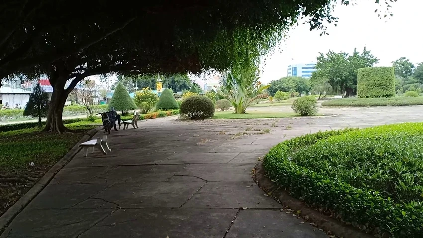 Công viên Phường 3 nơi anh P bị ba tên cướp khống chế cướp tài sản. Ảnh: CTV Công viên Phường 3 nơi anh P bị ba tên cướp khống chế cướp tài sản. Ảnh: CTV