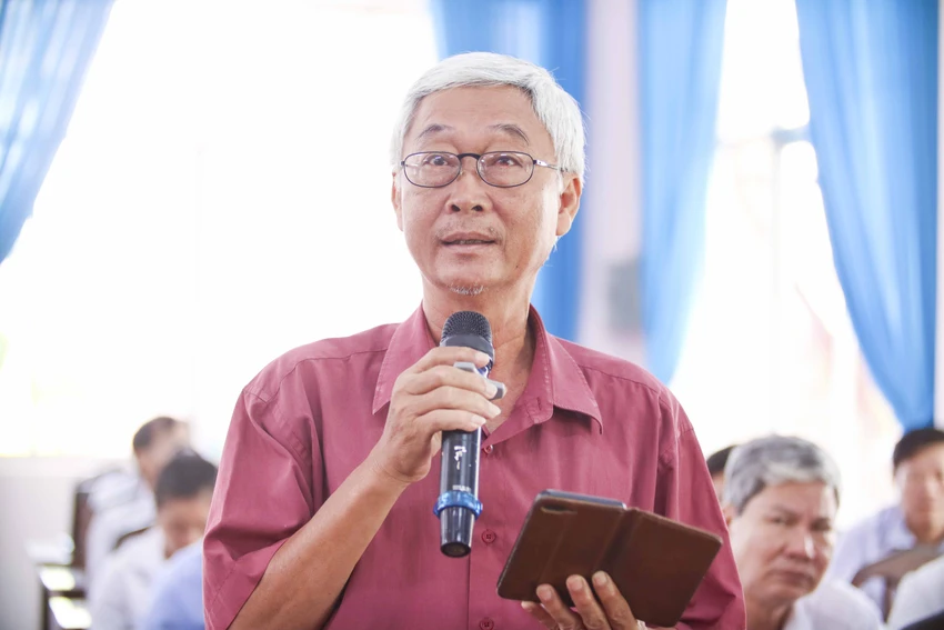 Cử tri Nguyễn Hữu Lý kiến nghị vấn đề áp giá và đền bù giá đất cho phù hợp. Ảnh: HD Cử tri Nguyễn Hữu Lý kiến nghị vấn đề áp giá và đền bù giá đất cho phù hợp. Ảnh: HD