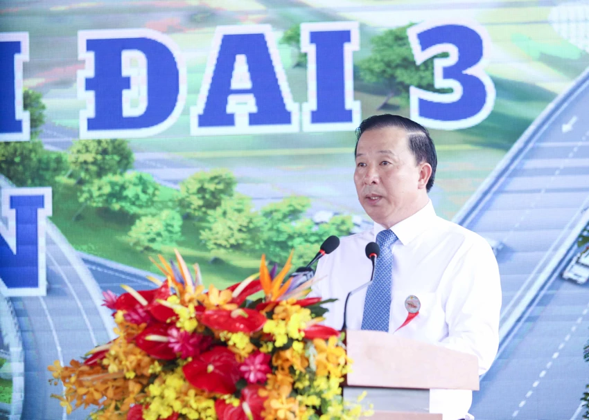 Chủ tịch UBND tỉnh Long An - Nguyễn Văn Út phát biểu tại lễ động thổ. Ảnh: HUỲNH DU