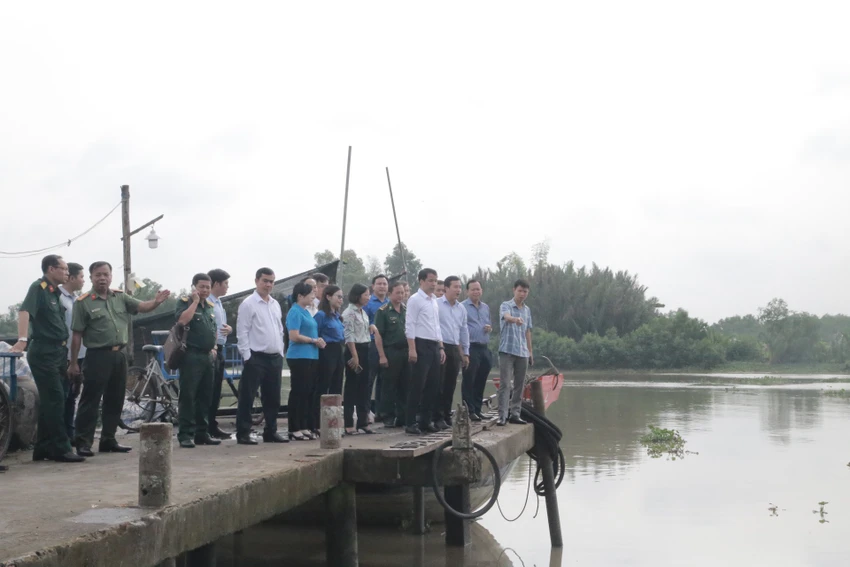 Đoàn Công tác Ban Chỉ đạo Quốc gia về phòng, chống thiên tai khảo sát tại huyện Cần Giuộc. Ảnh: HD Đoàn Công tác Ban Chỉ đạo Quốc gia về phòng, chống thiên tai khảo sát tại huyện Cần Giuộc. Ảnh: HD
