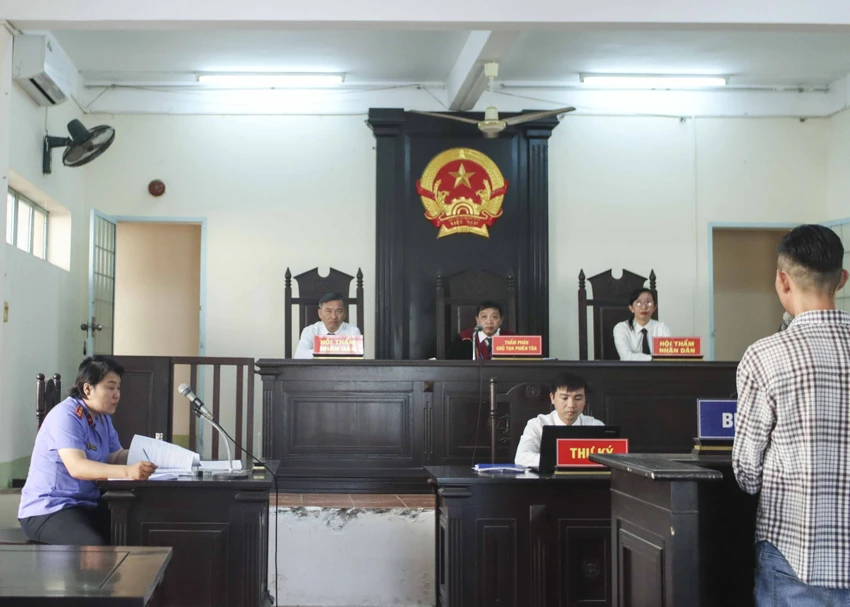 Phiên tòa xét xử bị cáo Bùi Hoàng Hiệp. Ảnh: HUỲNH DU Phiên tòa xét xử bị cáo Bùi Hoàng Hiệp. Ảnh: HUỲNH DU