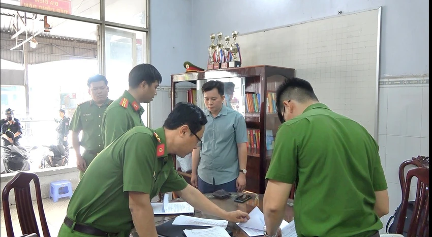 Nhận hối lộ (2).jpg