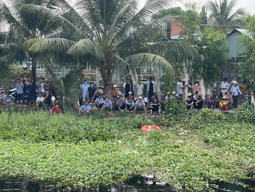 nam thanh niên 18 tuổi nhảy cầu.jpg