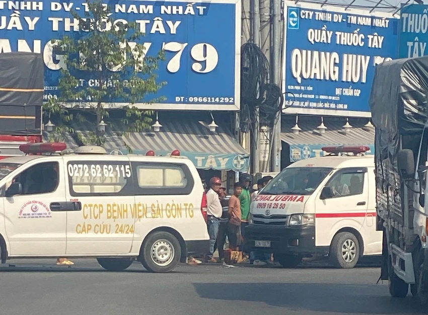 va cham với xe tải 2.jpg