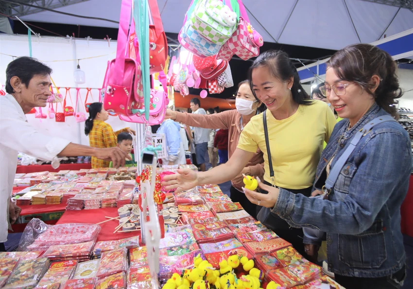 Tết Sum Vầy.jpg