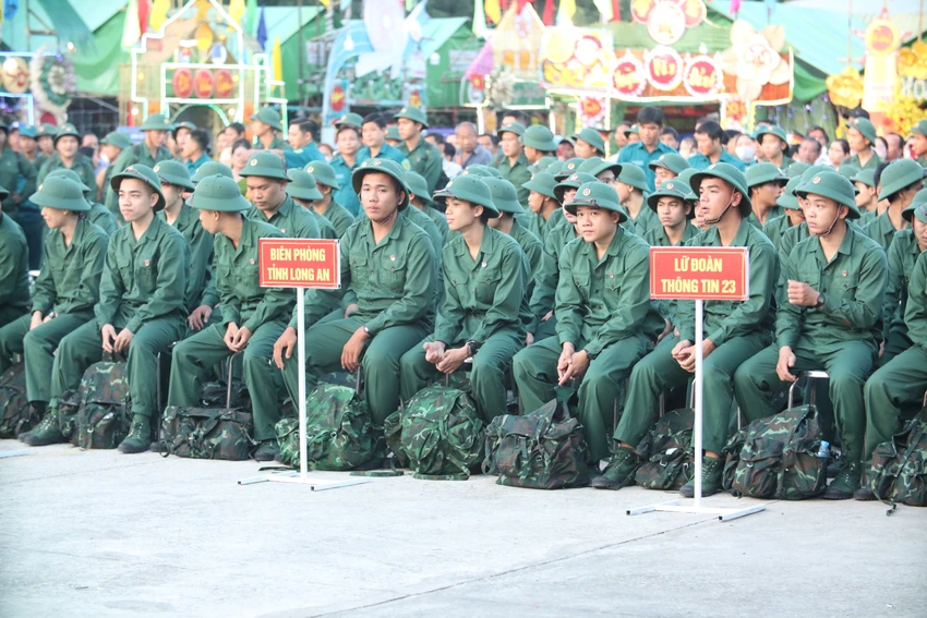nữ cử nhân dược sĩ 2 (2).JPG