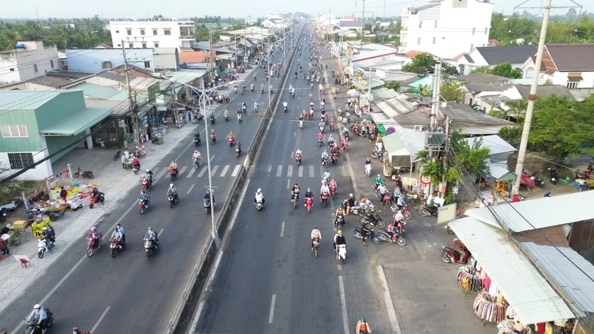 ngược chiều trên quốc lộ 1 (2).JPG
