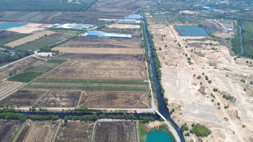 nhà máy phân bón ở Long An.JPG