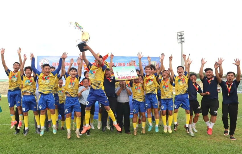 Cúp Truyền hình Long An.jpg