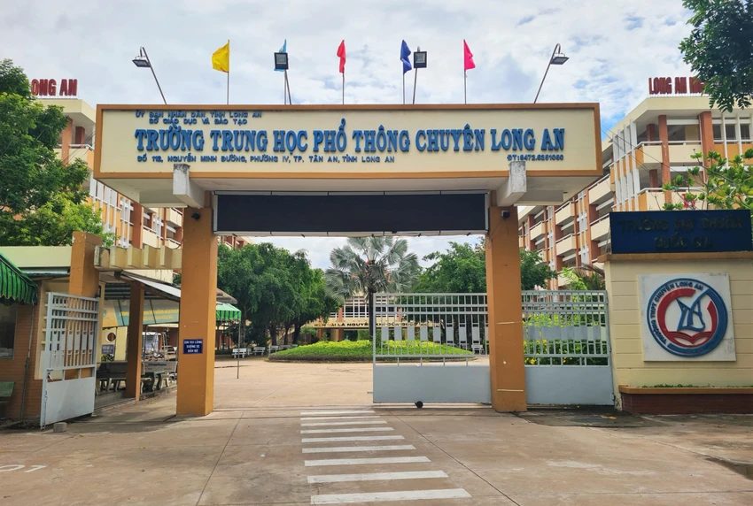 Trần Văn Giàu.jpg