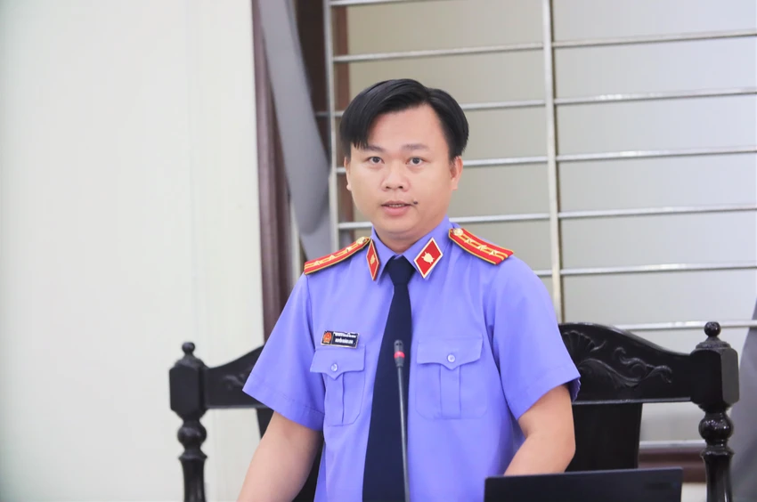 hiếp dâm người phụ nữ bán vé số.jpg