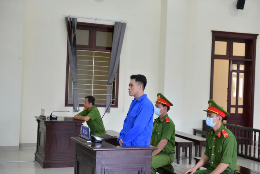 Đâm bạn tù.jpg