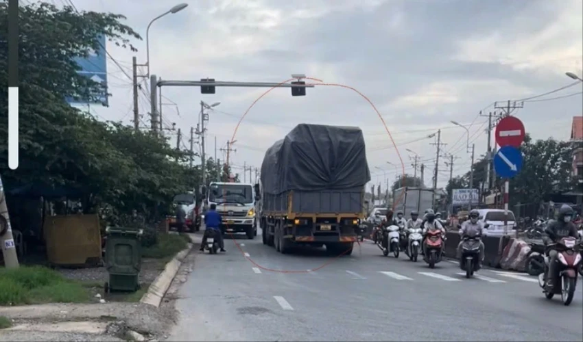 chạy ngược chiều.jpg