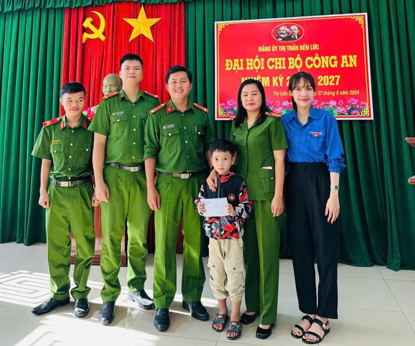 bé trai 6 tuổi 1.jpg