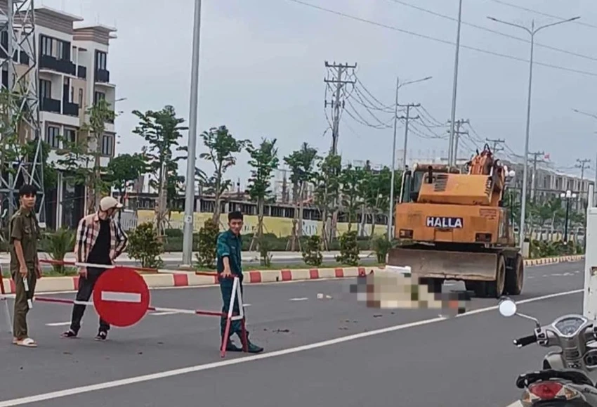 Va chạm với xe múc đất.jpg