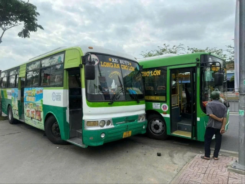 Xe buýt rượt đuổi.jpg