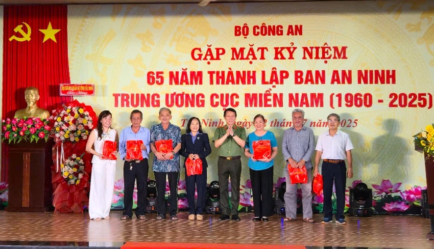 Ban An ninh Trung ương Cục miền Nam 1.jpg