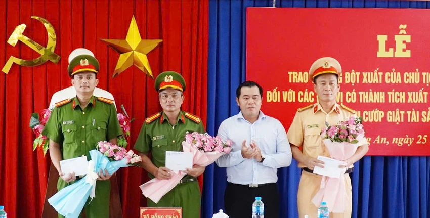 cướp giật điện thoại 3.jpg