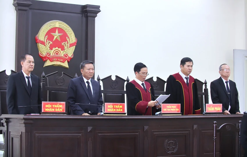 thầy bói dỏm 2.JPG