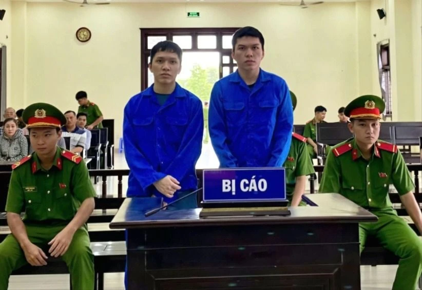 3 thanh niên.jpg