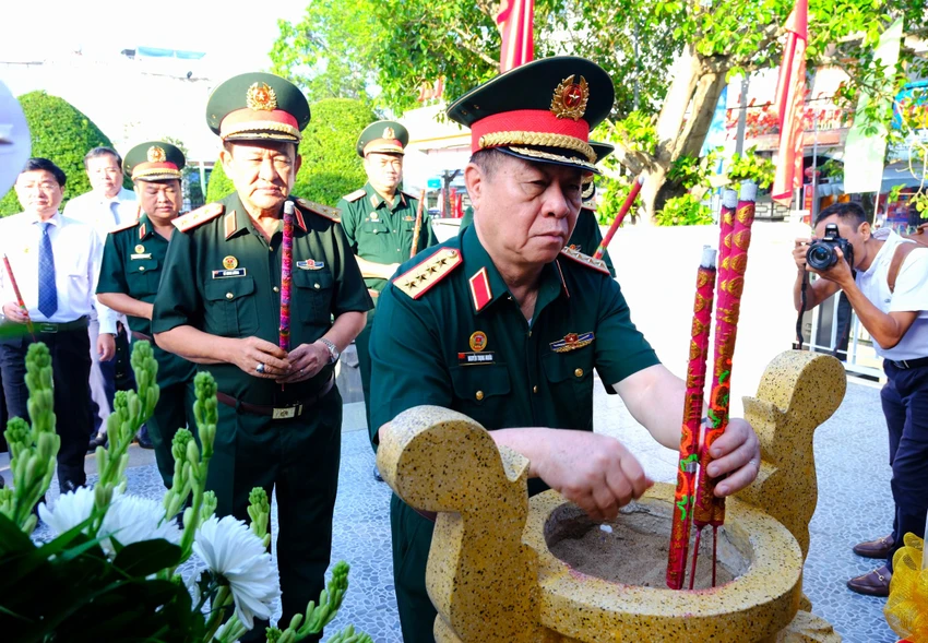 chương trình về nguồn .jpg