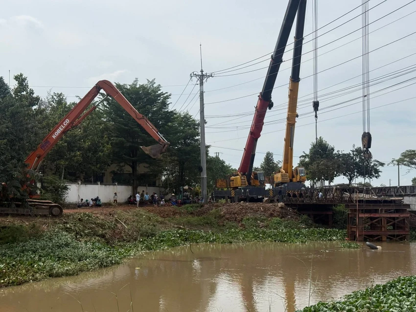 Cầu tạm.jpg