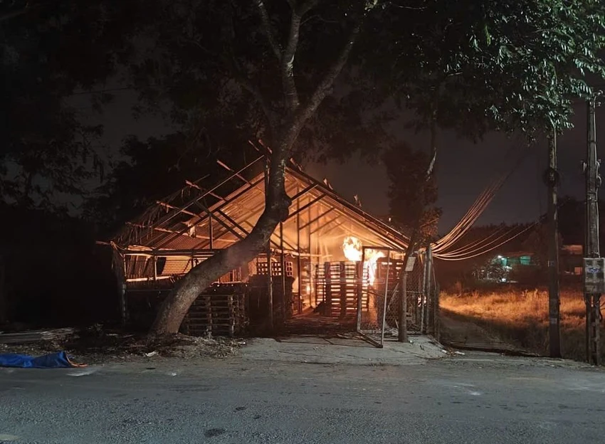Cháy cục sạc điện thoại dự phòng (2).jpg