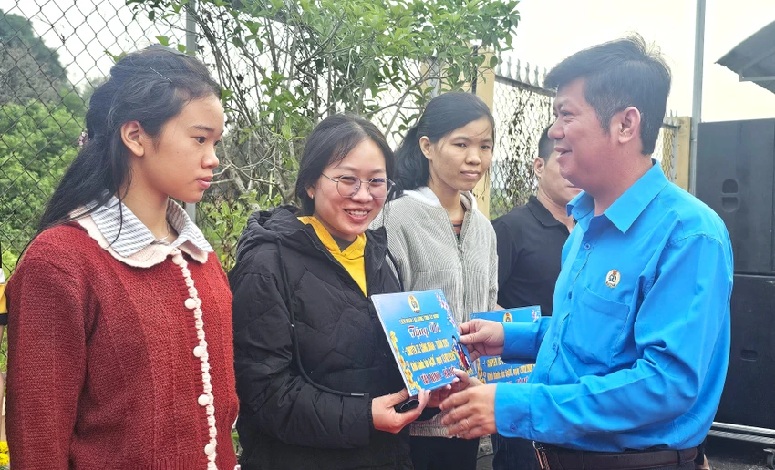 Chuyến xe Công đoàn 5.jpg