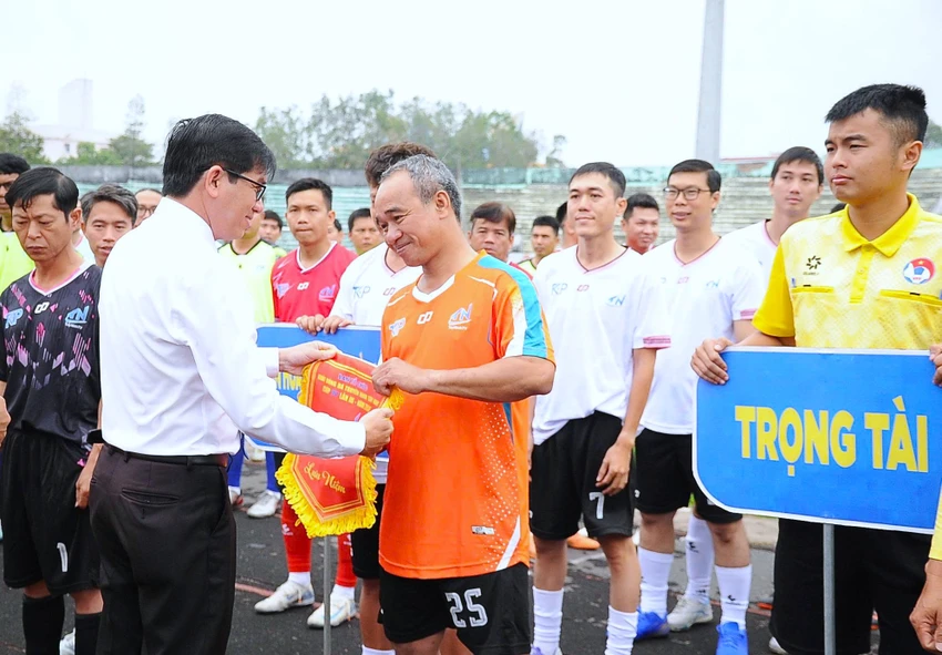 Giải bóng đá Truyền hình Tây Ninh 1.jpg