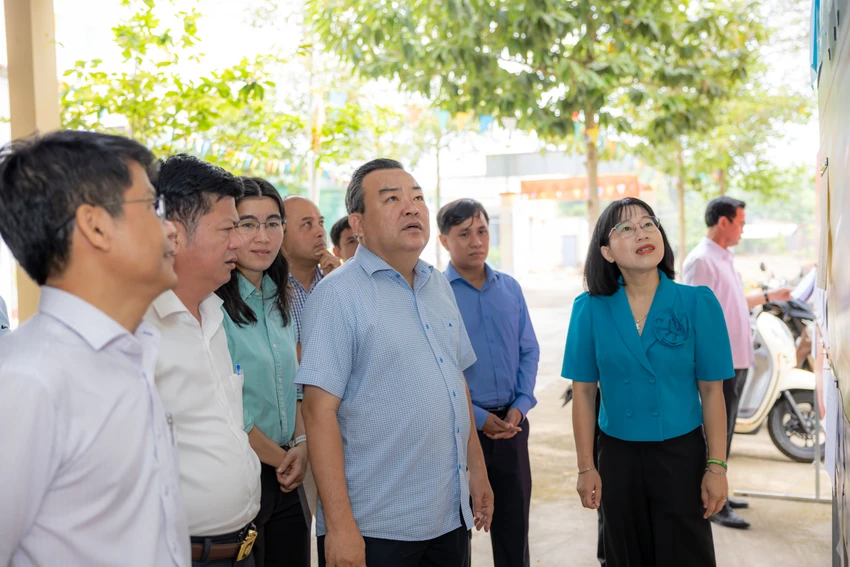 Phó Bí thư Tỉnh ủy Tây Nin 1.jpg